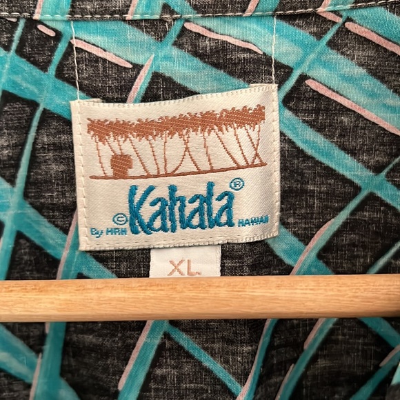 Vintage Men’s Hawaiian Shirt - Picture 4 of 6